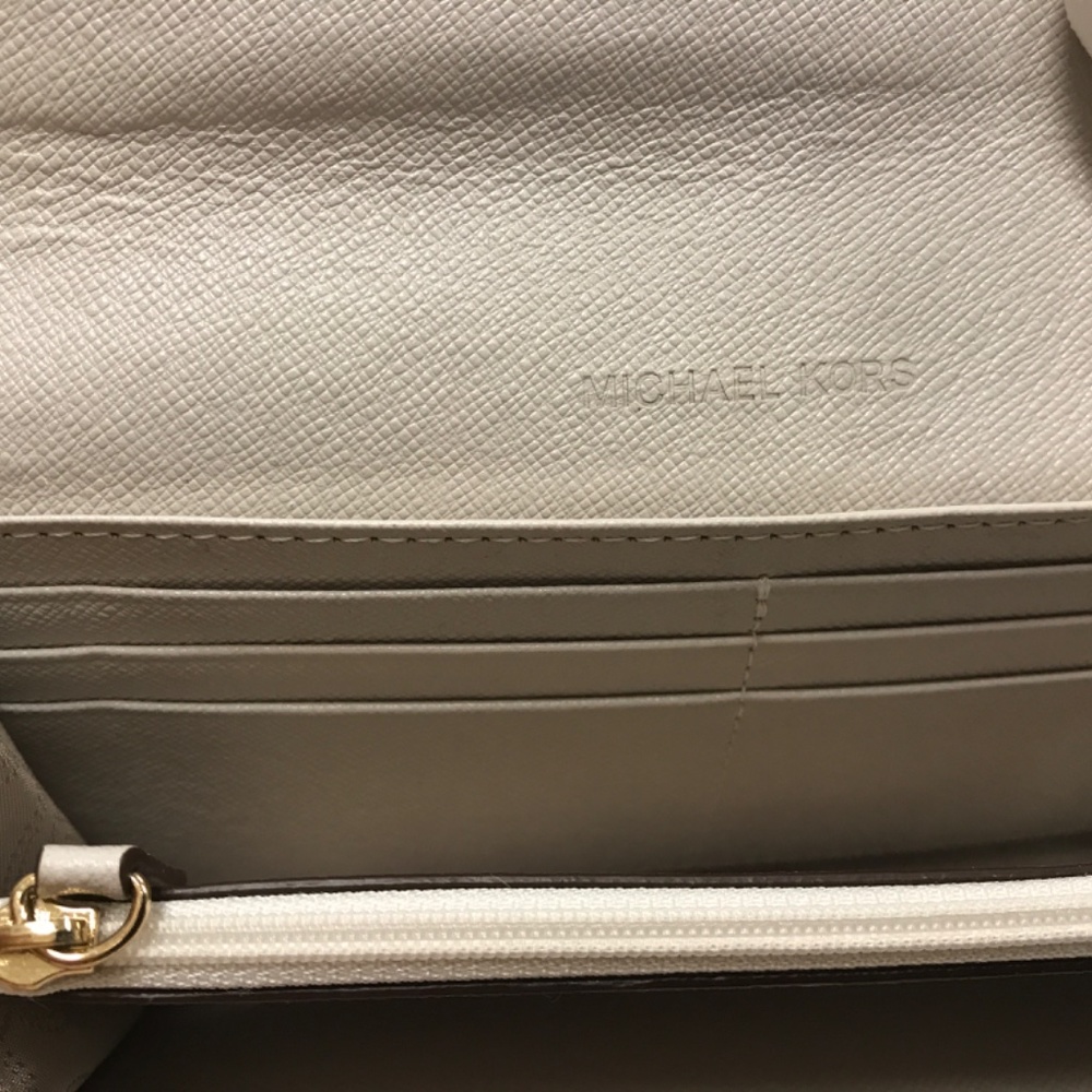 MICHAEL KORS Continental Flap Wallet - Picture 9 of 9